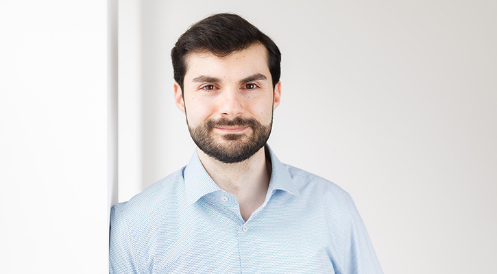 Softwareentwickler Tommaso Castrovillari beantwortet im Interview Fragen zu seinem Job bei itemis